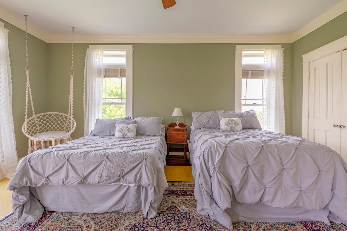 Kitchen — appliances and cookware